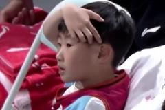 納托爾離譜空籃不中&林秉圣又進(jìn)三分！場下周琦兒子都不忍直視…