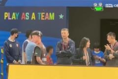 十分關(guān)心！北京vs廣廈總決賽G4，中國男籃主帥郭士強(qiáng)現(xiàn)身觀戰(zhàn)