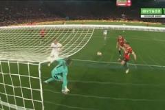 博洛尼亞門將連撲！別克馬解圍變射門被撲！約維奇補(bǔ)射再被撲出！