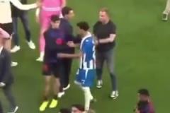 換個角度看！弗里克招呼球員趕緊回更衣室