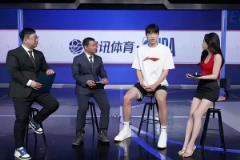 楊瀚森接受美娜采訪(fǎng)：平時(shí)喜歡打游戲 關(guān)注東契奇約基奇申京較多