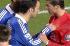 蘭帕德展現(xiàn)真正體育精神的時(shí)刻，不然C羅要被罰下了