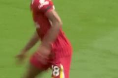 球員：裁判，我早就看你不順眼了！