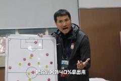 帶青島西海岸越來越好！來看邵佳一更衣室里的強(qiáng)大氣場(chǎng)