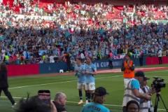 武磊在社媒發(fā)這一段視頻來(lái)感謝蒯紀(jì)聞，配文：老蒯，真帶派