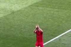 拜仁4-0霍村，托馬斯穆勒最后一戰(zhàn)下場(chǎng)時(shí)全場(chǎng)球迷以掌聲致敬傳奇