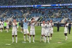 申花客場(chǎng)3球戰(zhàn)勝大連英博!賽后全隊(duì)和3500+申花遠(yuǎn)征軍共同慶祝!