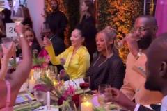 詹姆斯夫婦出席洛杉磯一家博物館晚會~