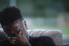 紀(jì)錄片剛開始不到5分鐘，維尼修斯就已經(jīng)哭了