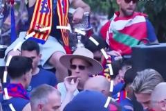 兩個活寶！C羅惡作劇淋水，佩佩竟然有點(diǎn)享受！