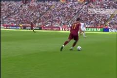 伊布熱身方式與眾不同！好是好，就是有點(diǎn)費(fèi)教練！