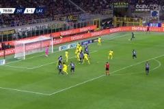 國米再次領(lǐng)先！恰爾汗奧盧任意球開出，鄧弗里斯頭球破門