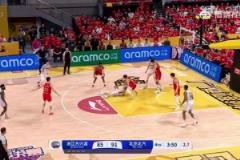 這個動作不應(yīng)該??！北京廣廈G5賽中陳盈駿抱怨孫銘徽踢腿阻擋