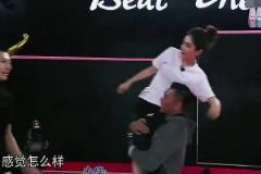 Ella現(xiàn)場坐在易建聯(lián)肩膀，倆人這體型差距還以為父女呢