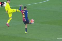 佩德里左路傳中，埃里克-加西亞頭球攻門再遭神撲！