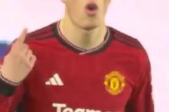 足球精靈！這球從助攻到停球到射門，真的美如畫！