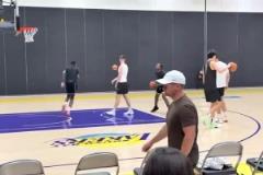 洛杉磯迎來真王楊瀚森回洛杉磯訓(xùn)練赴湖人主場踩場啦