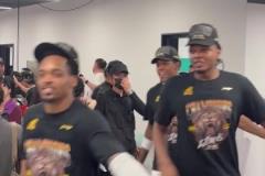 隊史首冠！廣廈全隊賽后更衣室開心慶祝，外援們都嗨翻了