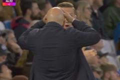 這都能進(jìn)？！索博斯洛伊禁區(qū)右側(cè)電梯球破門，場邊斯洛特捂頭震驚