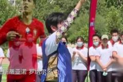 他太懂了！名場面：秦昊在節(jié)目上背C羅梅西立牌踢點球！