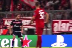 老球迷看臺失聲痛哭！皇馬傳奇賽這陣容，你都認識嗎？