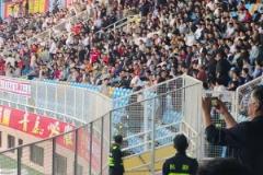 泰山進球藏在主隊的間諜暴露了，紅獅球迷大喊：SB泰山！