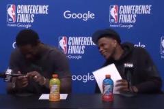 笑誰呢華子&蘭德爾看著數(shù)據(jù)統(tǒng)計表，忍不住大笑了起來