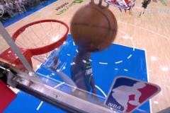 攻防一體愛德華茲急停跳投飆中，隨后殘暴釘板大帽杰倫威！