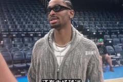 確實猛男！愛德華茲17歲時臥推推起275磅（125kg）