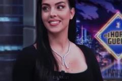 喬治娜對(duì)C羅一見(jiàn)鐘情，第一次見(jiàn)面帥到不好意思看