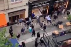 激烈沖突！曼聯(lián)球迷 熱刺球迷在畢爾巴鄂街頭干起來了