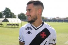 戰(zhàn)地采訪，庫蒂尼奧回歸達(dá)伽馬接受采訪時發(fā)生槍戰(zhàn)