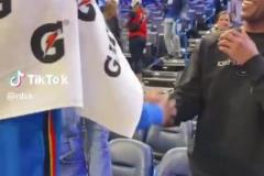 亦師亦友亞歷山大賽后與前隊友保羅握手&擁抱互動